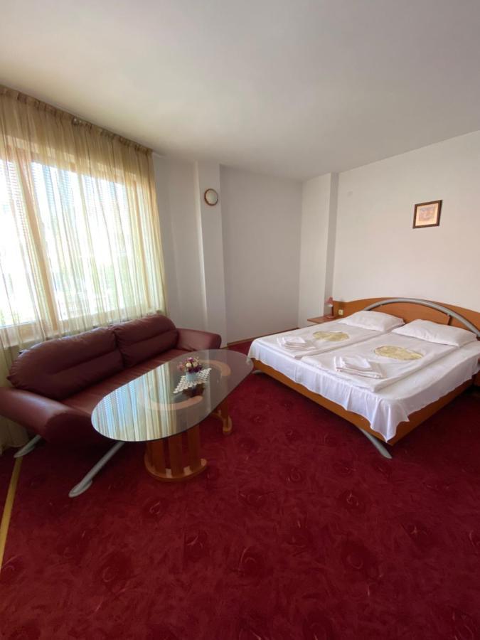 Family Hotel The Golden Fish Sozopol Buitenkant foto