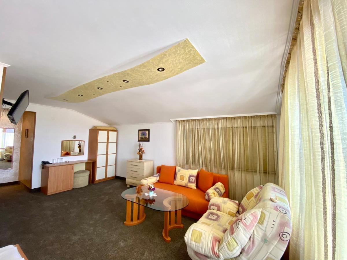 Family Hotel The Golden Fish Sozopol Buitenkant foto