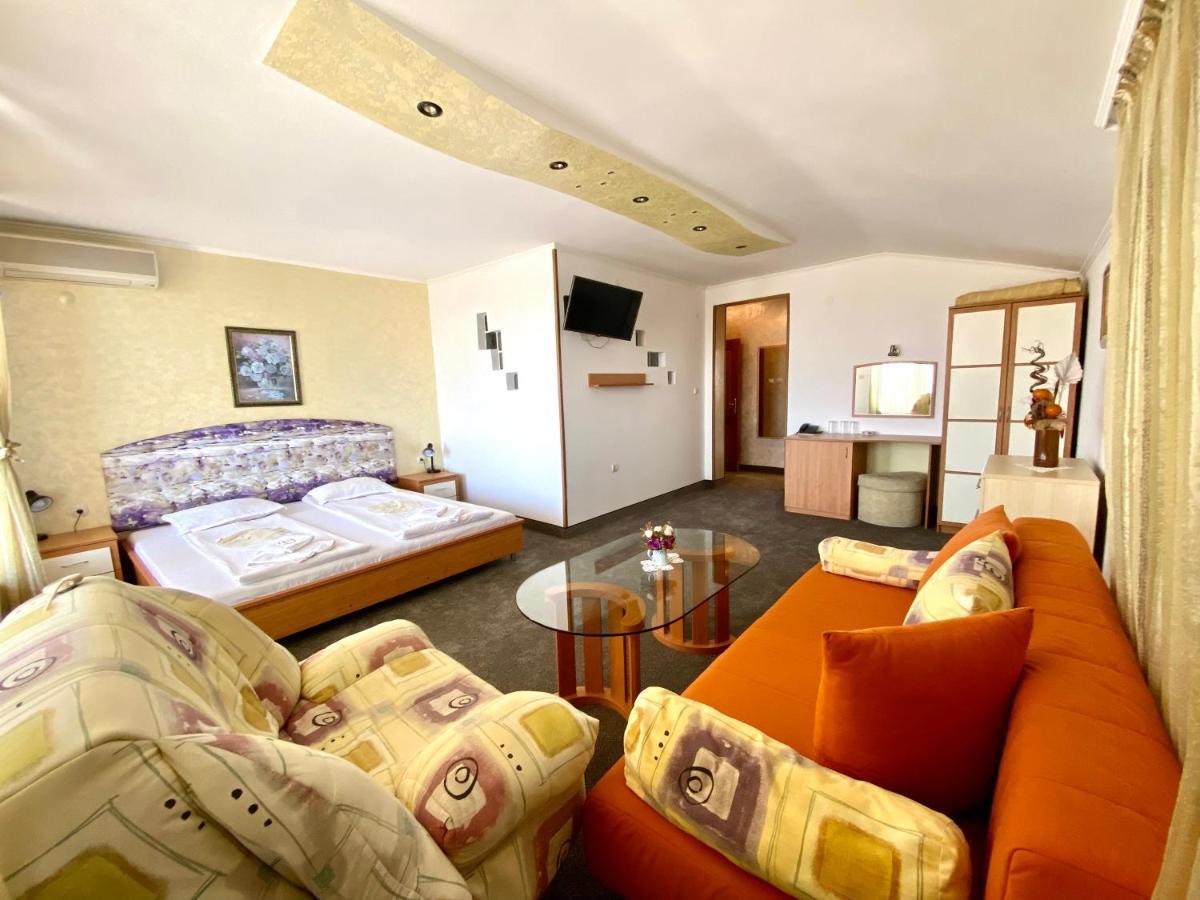 Family Hotel The Golden Fish Sozopol Buitenkant foto