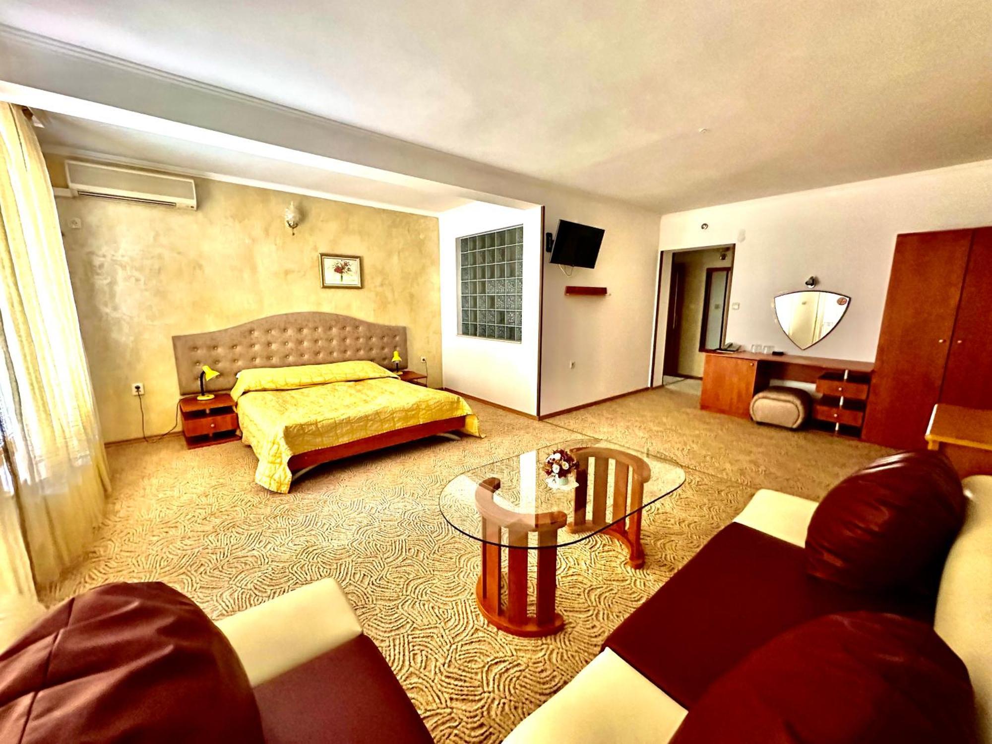 Family Hotel The Golden Fish Sozopol Buitenkant foto